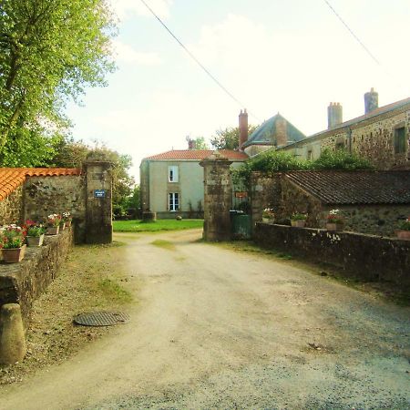 Le Manoir "Aux Douves" Bed & Breakfast Bazoges-en-Paillers Exterior foto