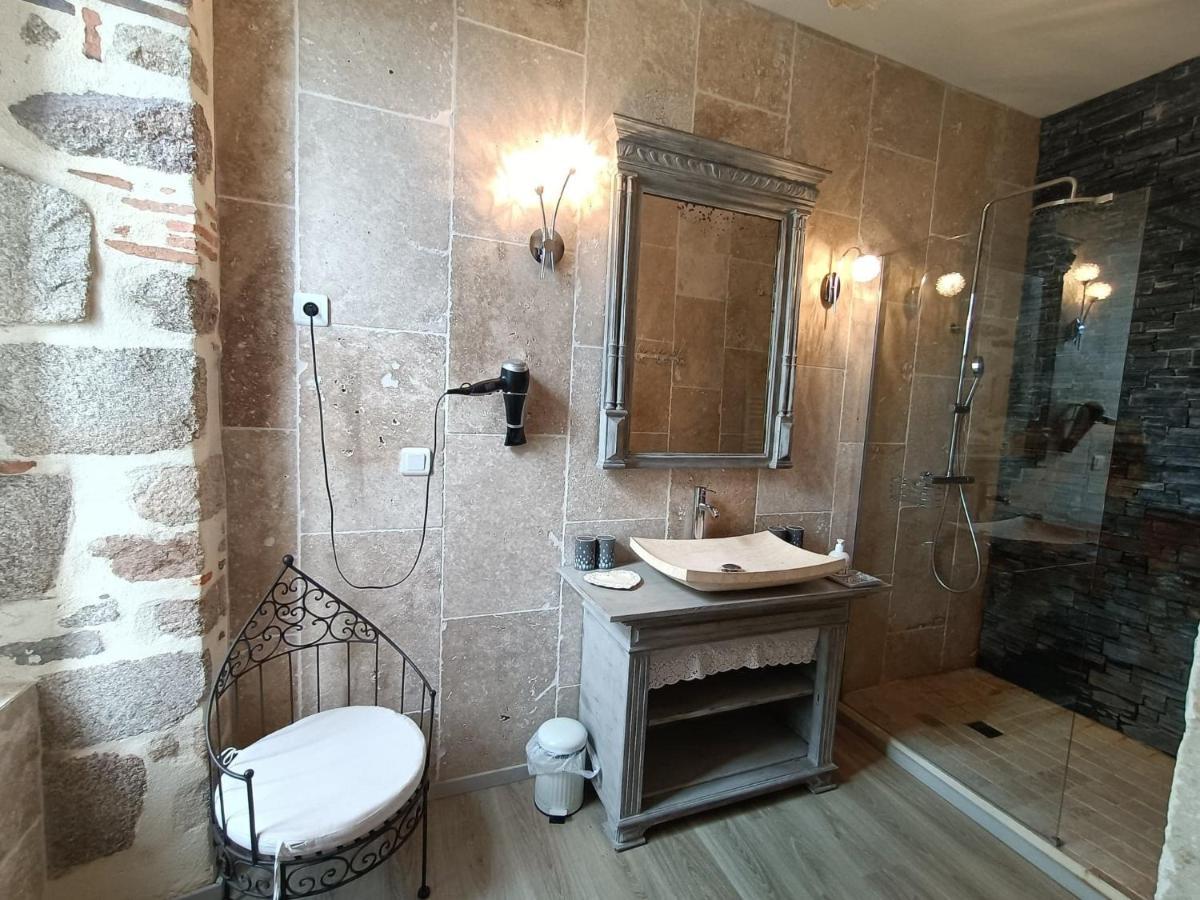 Le Manoir "Aux Douves" Bed & Breakfast Bazoges-en-Paillers Exterior foto