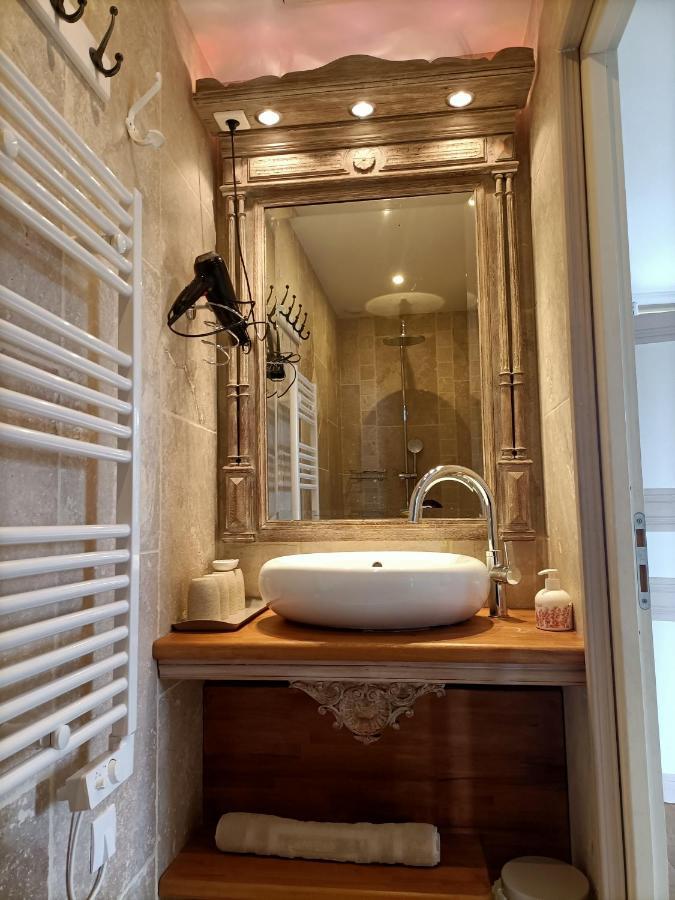 Le Manoir "Aux Douves" Bed & Breakfast Bazoges-en-Paillers Exterior foto