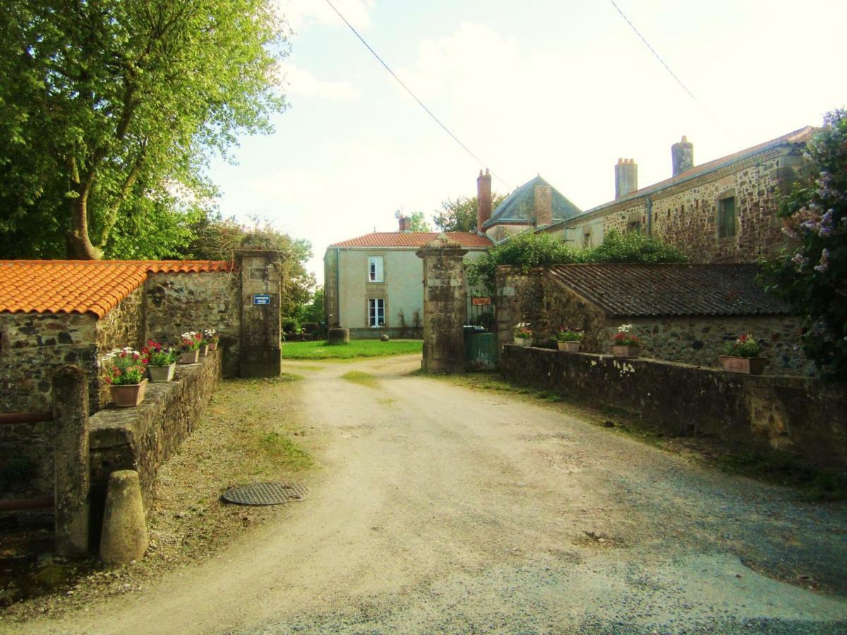 Le Manoir "Aux Douves" Bed & Breakfast Bazoges-en-Paillers Exterior foto