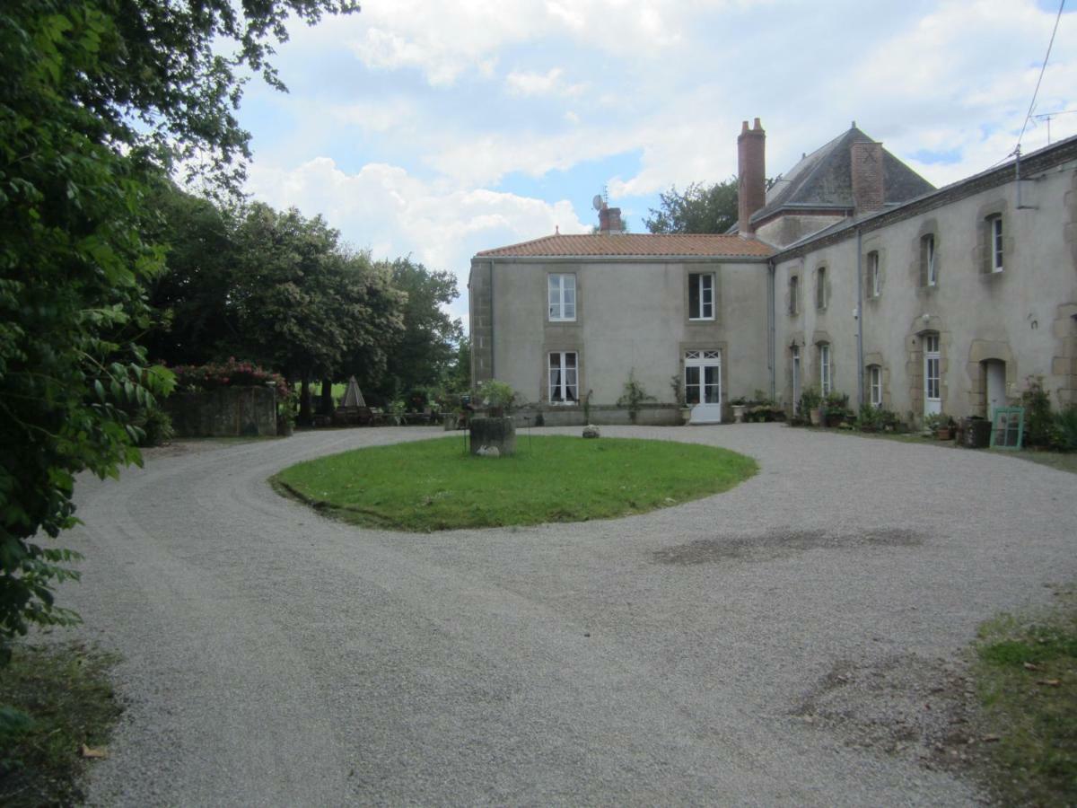 Le Manoir "Aux Douves" Bed & Breakfast Bazoges-en-Paillers Exterior foto