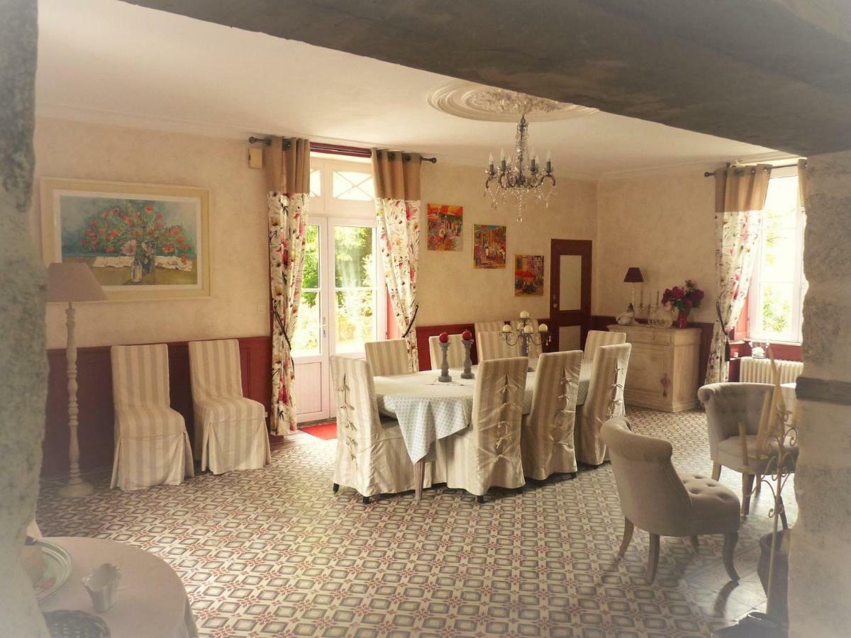 Le Manoir "Aux Douves" Bed & Breakfast Bazoges-en-Paillers Exterior foto