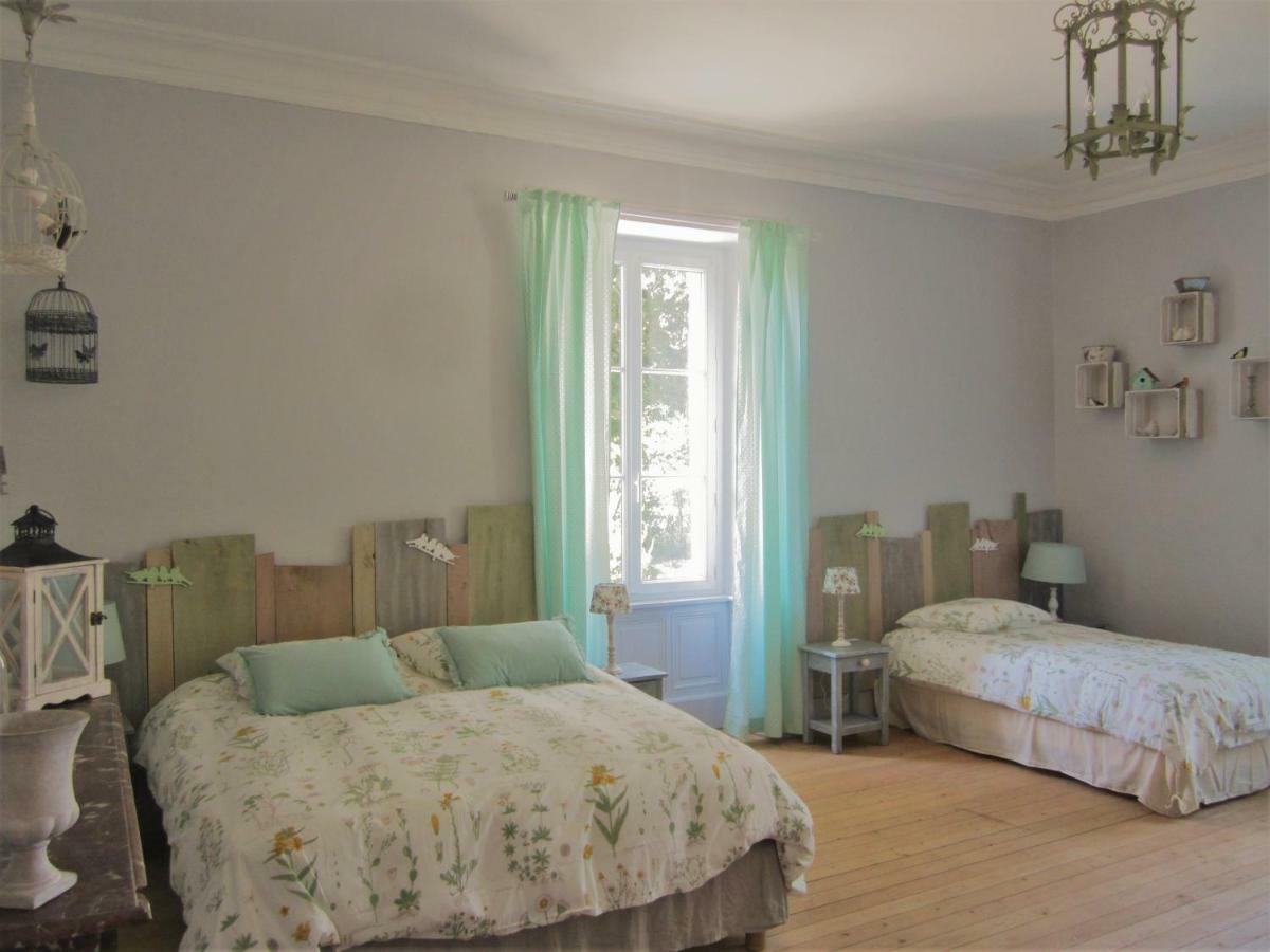 Le Manoir "Aux Douves" Bed & Breakfast Bazoges-en-Paillers Exterior foto