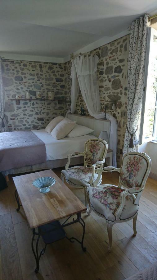 Le Manoir "Aux Douves" Bed & Breakfast Bazoges-en-Paillers Exterior foto